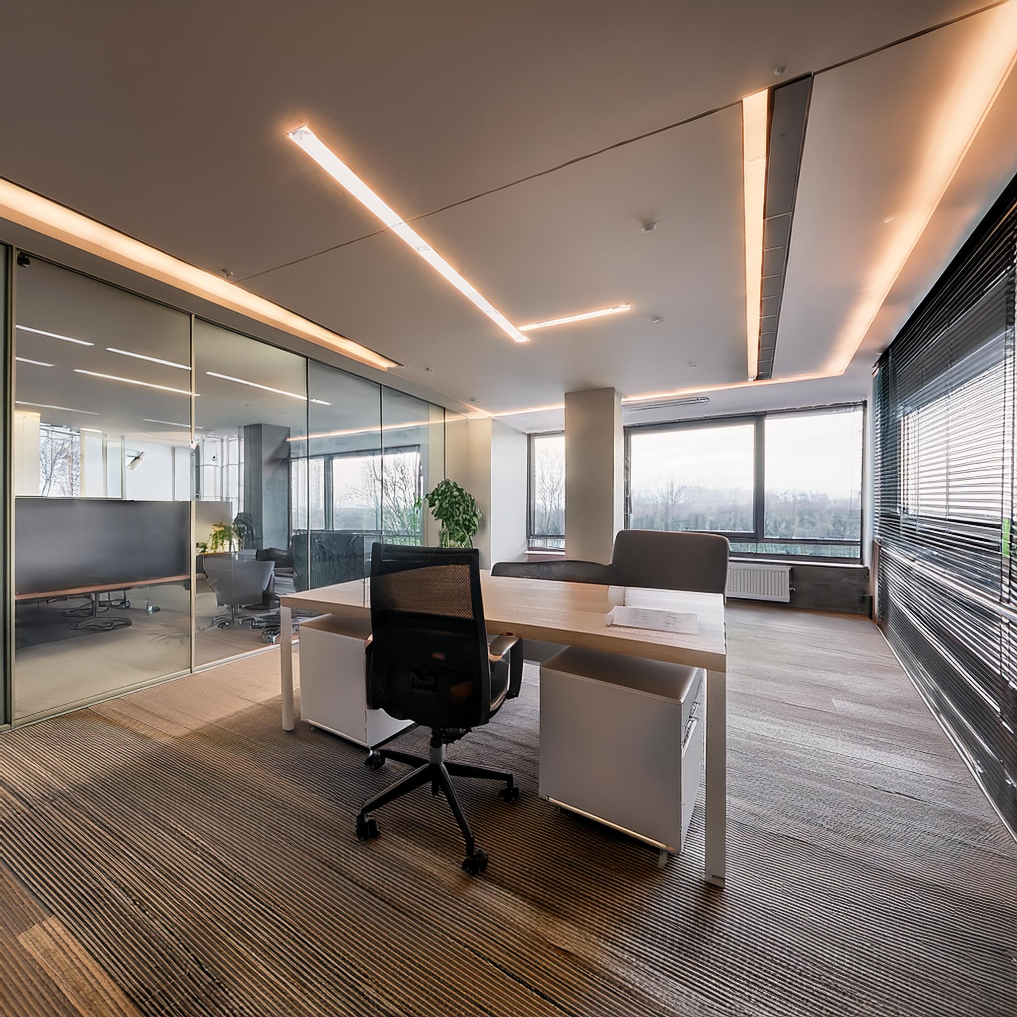 Elegant eingerichtetes Büro einer Steuerkanzlei mit klassischem Design.