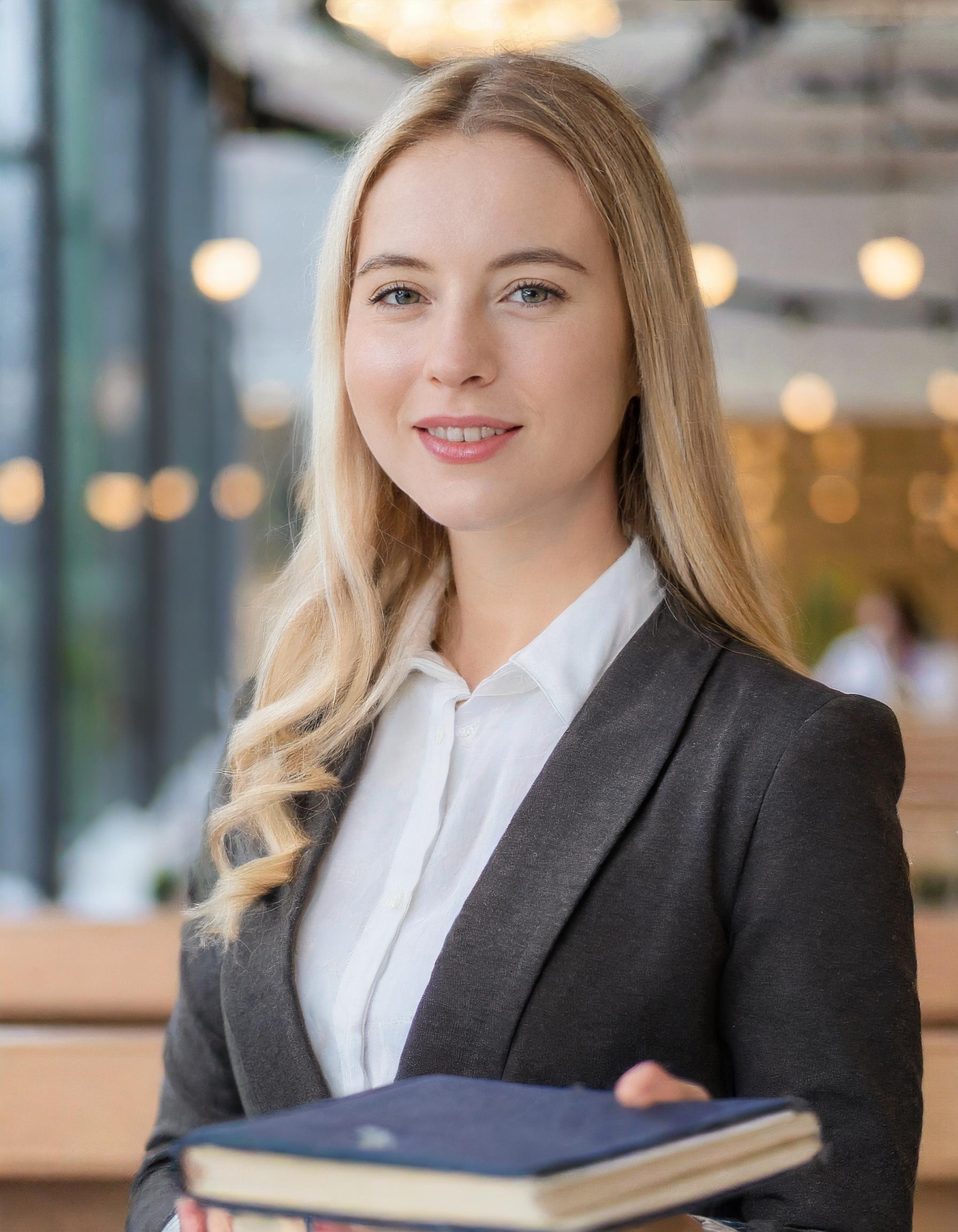 Portrait einer Frau im professionellen Umfeld
